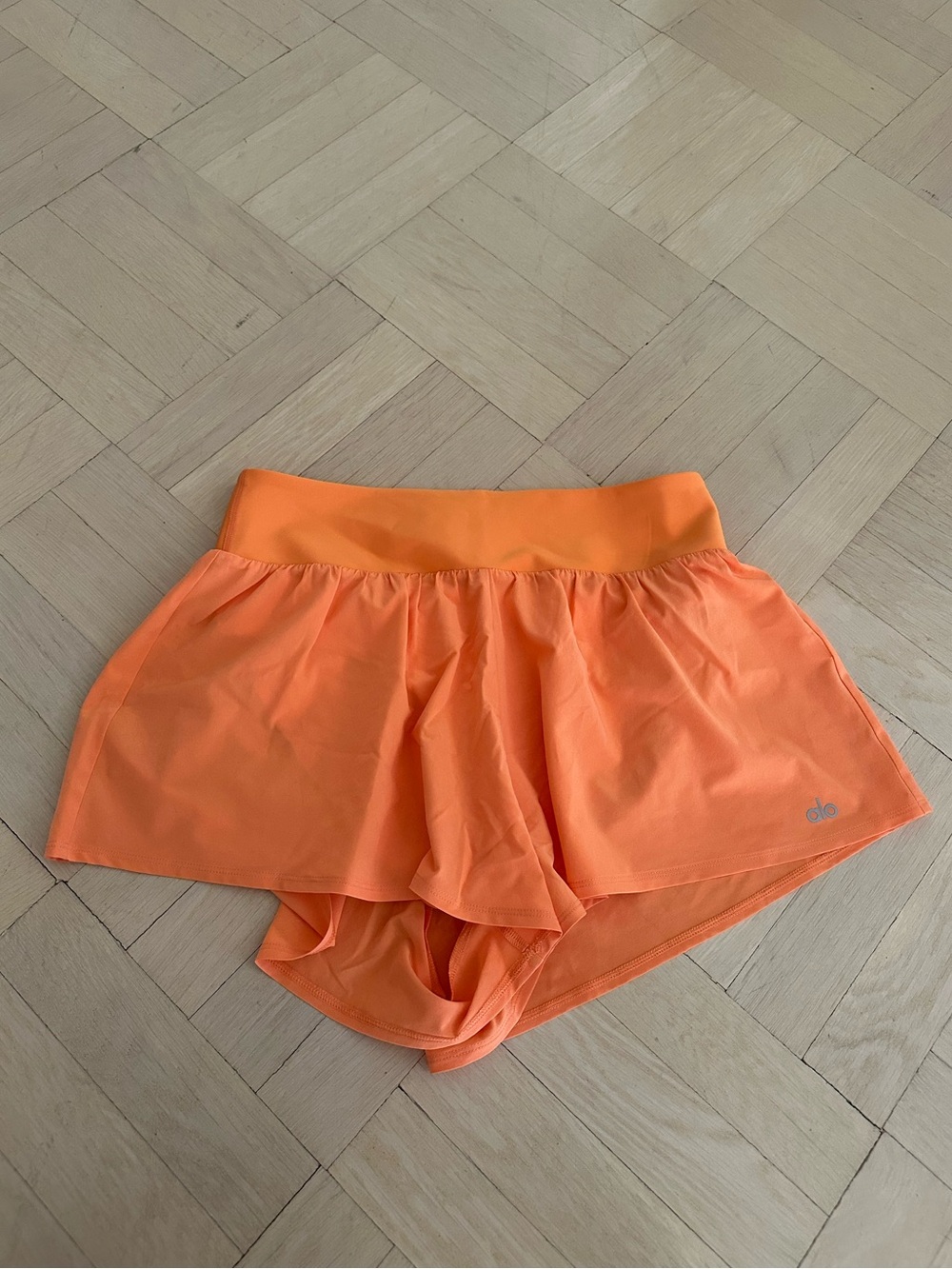 Alo Yoga Victory Running Short Orange Satsuma Breeze Medium